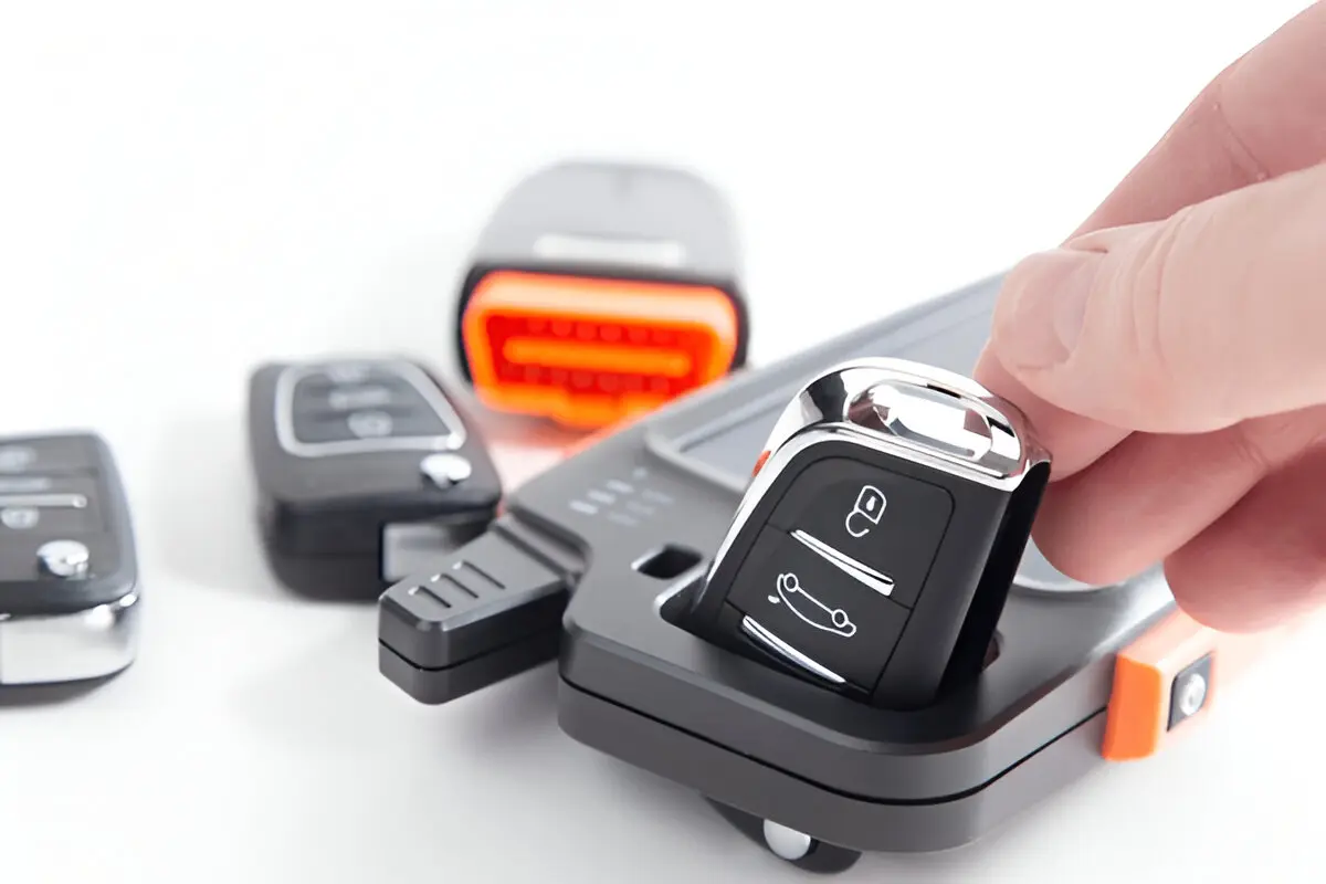 حفظ بيانات وبرمجة المفاتيح لحين الحاجة لها